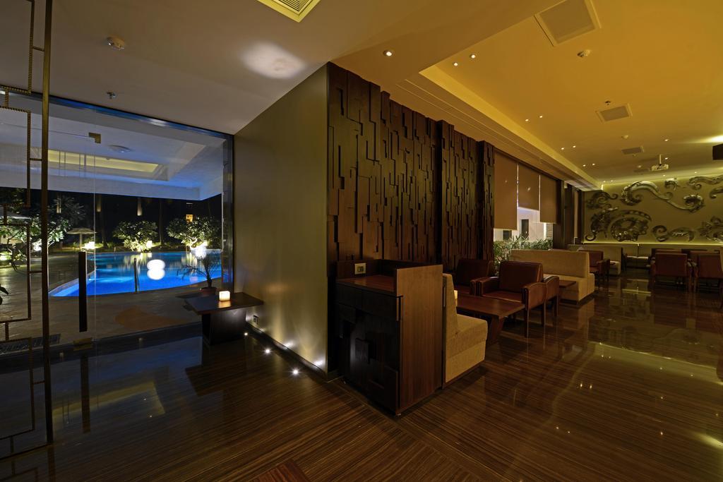 Sun-N-Sand Mumbai Juhu Beach Exterior photo